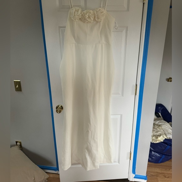 BUTTERCUP
WHITE STRAPPY FLORAL SPLIT MAXI DRESS - Picture 6 of 7